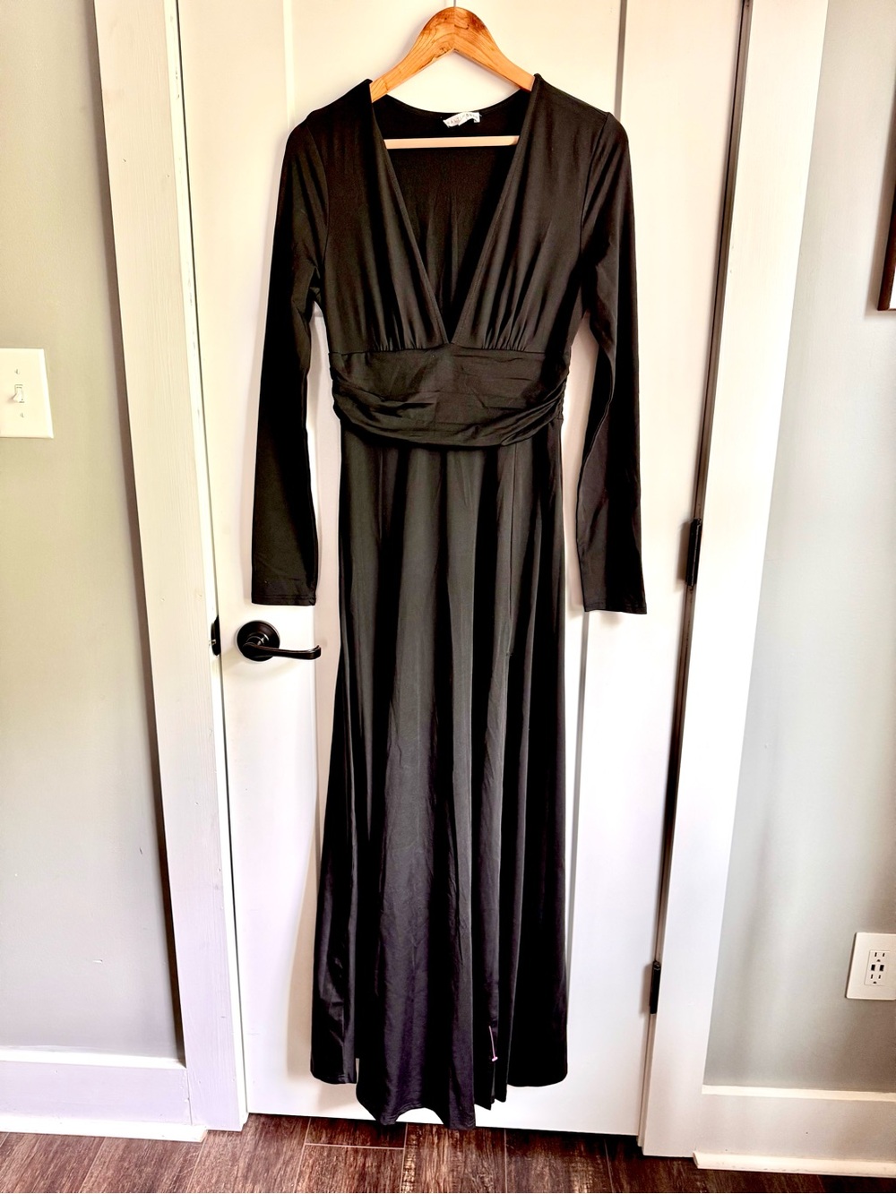 Baltic Born Black Deep V Long Sleeve Ruched Maxi Dress L - Picture 3 of 9